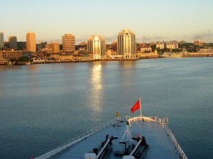 Dawn breaks as QE2 arrives in Halifax for the last time September 21, 2008